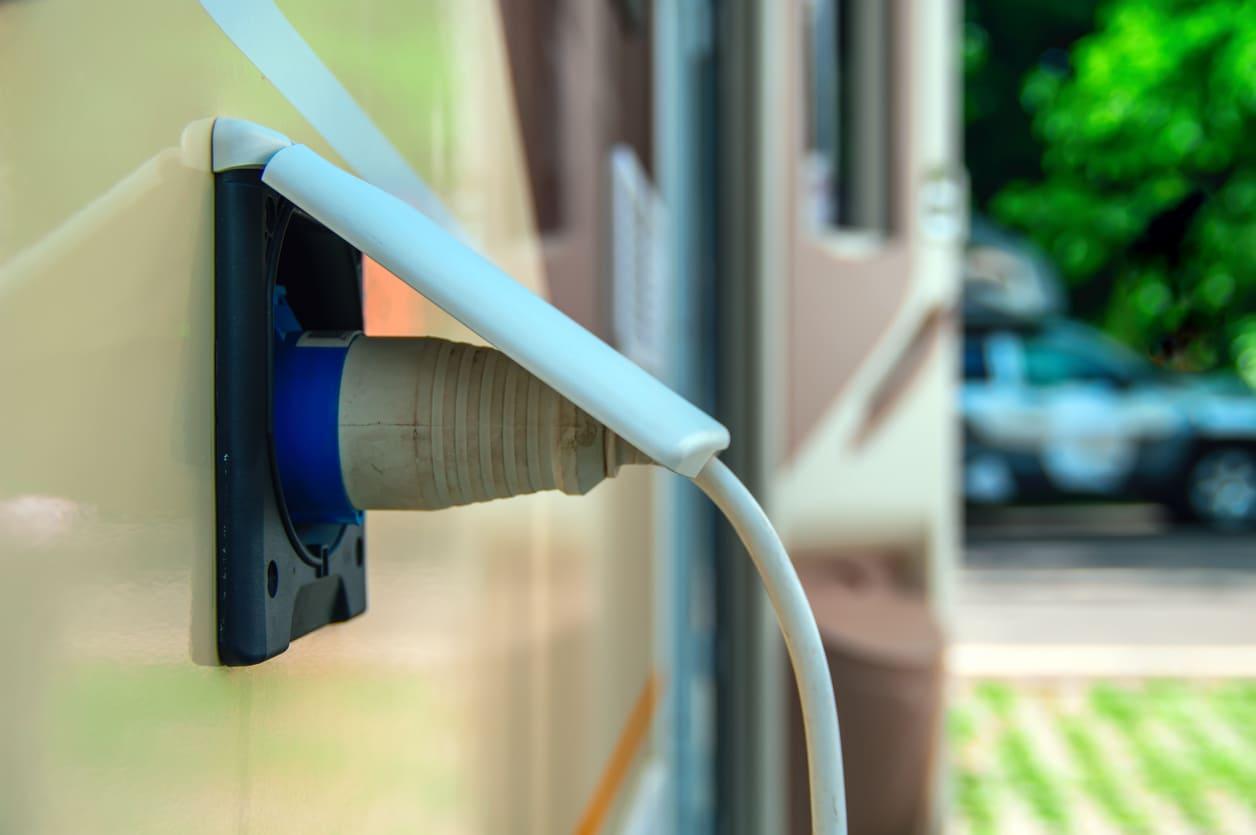 Bien gérer son énergie électrique en camping-car grâce aux